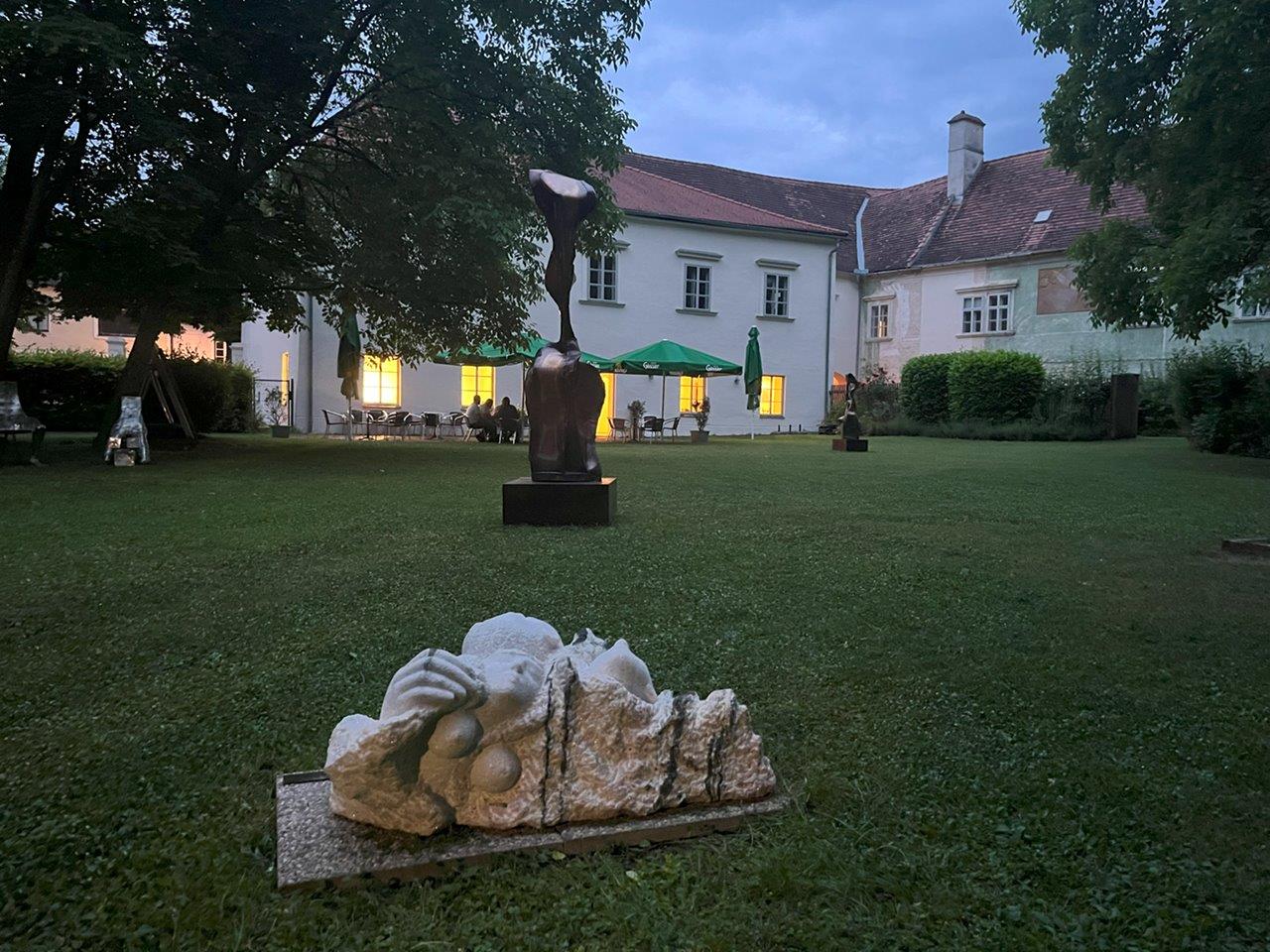 Skulpturenausstellung im Schloss Fischau mit Destan Gashi, 2024